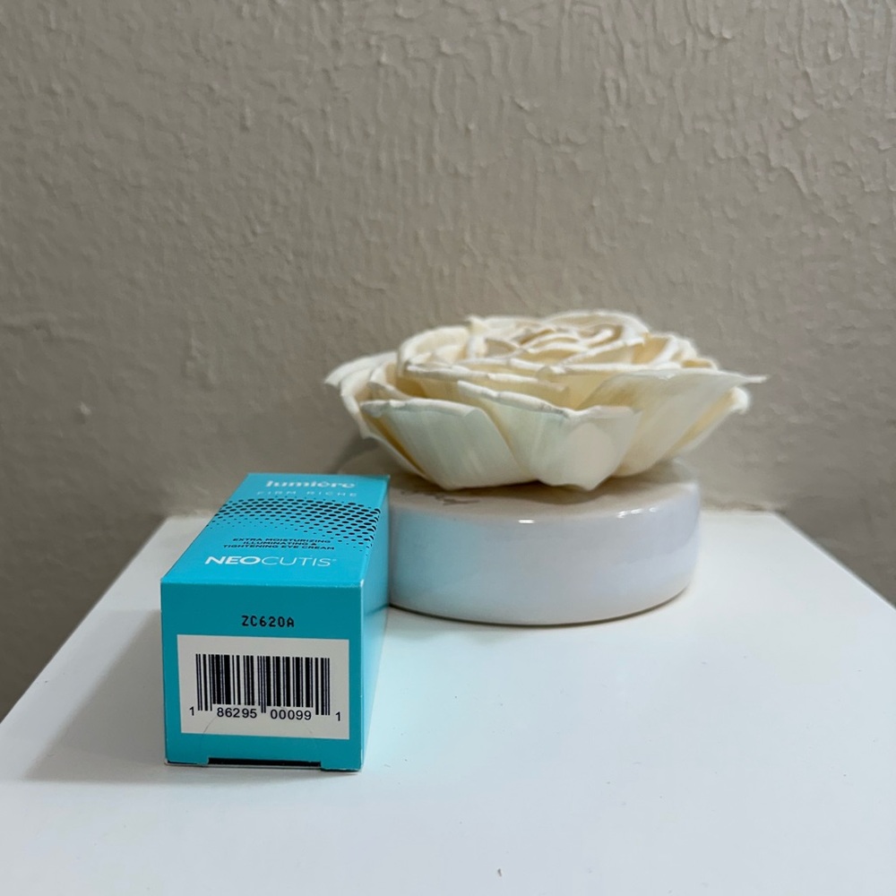 Neocutis Lumiere Firm Riche EYE CREAM .5 oz NEW - Picture 2 of 2